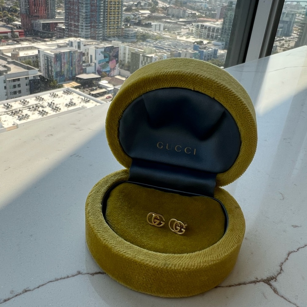 Gucci 18k gold GG earrings